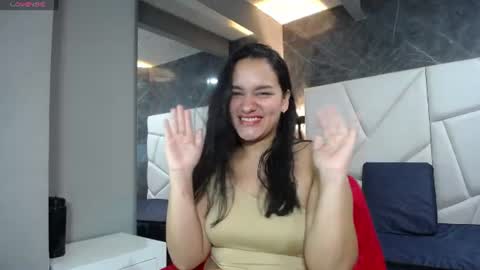 Snapshot of emily_gomez159 chatting on 06/25/26, 11:37 Emily online show from 06/25/26, 11:37