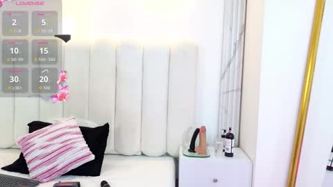 emily_hilton1 online show from 03/31/26, 06:52