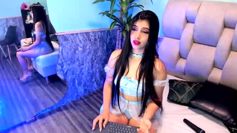 Snapshot of emily_jones3 chatting on 02/13/25, 12:21 Emily online show from 02/13/25, 12:21