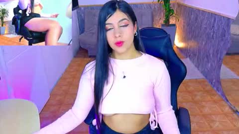 Snapshot of emily_jones3 chatting on 09/24/25, 11:24 Emily online show from 09/24/25, 11:24