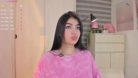 EmilyKenner  Independent model  online show from 10/24/25, 10:22