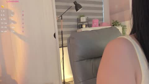 EmilyKenner  Independent model  online show from 11/04/25, 10:47