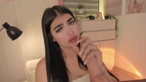 EmilyKenner  Independent model  online show from 07/13/26, 11:46
