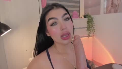 EmilyKenner  Independent model  online show from 07/17/26, 12:12