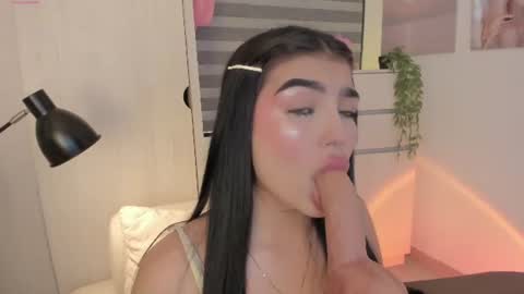 EmilyKenner  Independent model  online show from 07/22/26, 12:19