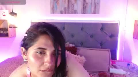 Snapshot of emily_leinn chatting on 03/04/25, 05:45 E M I L Y online show from 03/04/25, 05:45