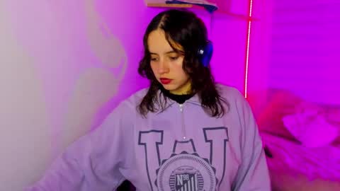 emily_lindey online show from 11/18/25, 03:34