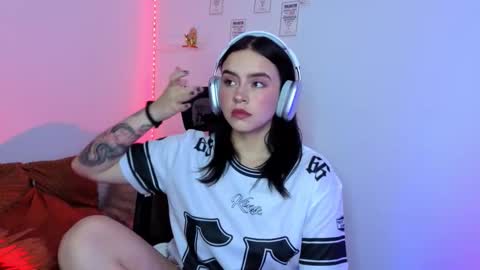 Snapshot of emily_lindey_ chatting on 02/11/26, 04:17 Emily Lindey online show from 02/11/26, 04:17