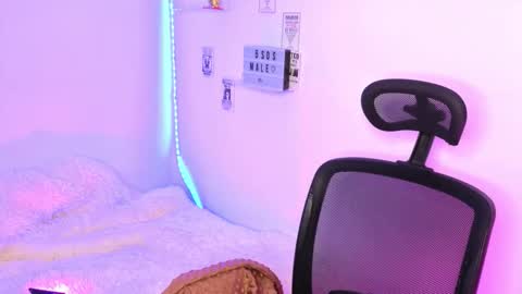 Snapshot of emily_lindey_ chatting on 02/19/26, 08:21 Emily Lindey online show from 02/19/26, 08:21