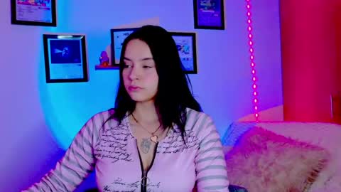 Snapshot of emily_lindey_ chatting on 07/23/26, 07:17 Emily Lindey online show from 07/23/26, 07:17