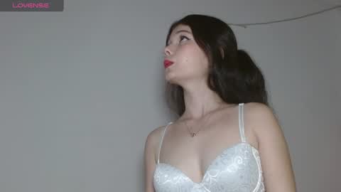 Snapshot of emily_littesweet chatting on 07/05/26, 01:01 Emily littesweets online show from 07/05/26, 01:01