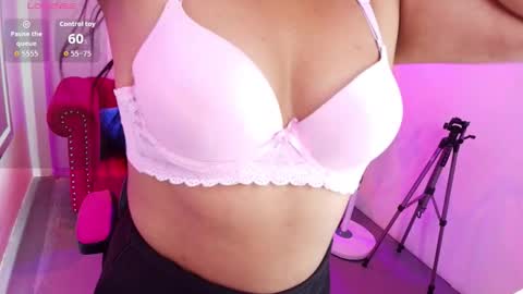 Snapshot of emily_milleers chatting on 02/18/26, 04:08 EMILY. online show from 02/18/26, 04:08