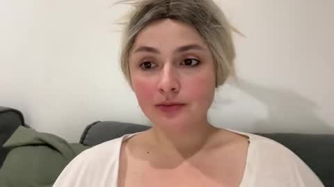 emily_morning_dew online show from 09/11/25, 08:31