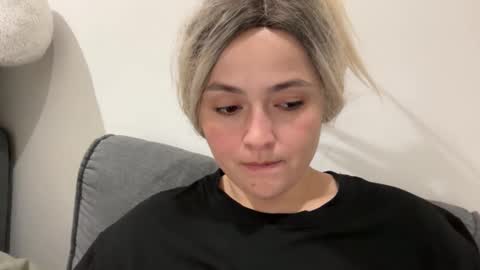 emily_morning_dew online show from 09/15/25, 08:31