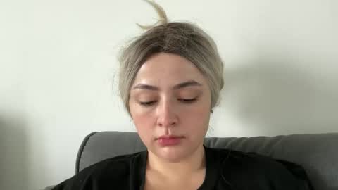 emily_morning_dew online show from 09/19/25, 07:54