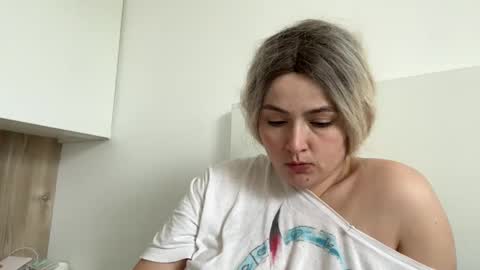 emily_morning_dew online show from 10/01/25, 10:54