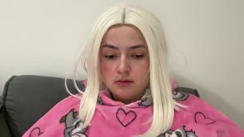 emily_morning_dew online show from 11/25/25, 06:46