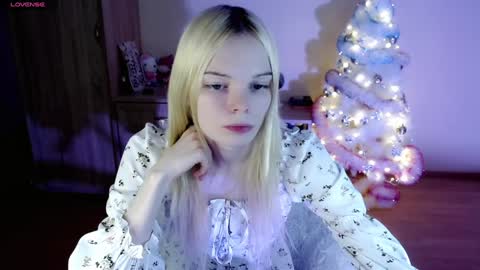 Snapshot of emily_nyaffe chatting on 01/04/25, 09:09 Lia online show from 01/04/25, 09:09