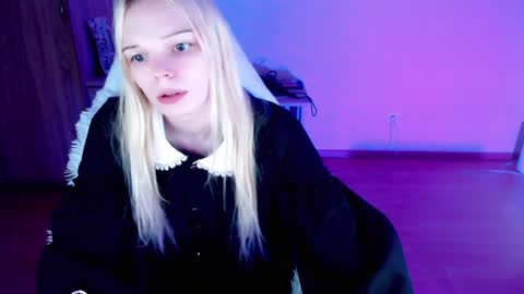 Snapshot of emily_nyaffe chatting on 02/01/25, 12:29 Lia online show from 02/01/25, 12:29
