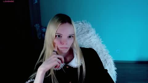 Snapshot of emily_nyaffe chatting on 02/12/25, 02:45 Lia online show from 02/12/25, 02:45