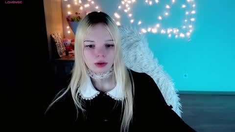 Snapshot of emily_nyaffe chatting on 02/22/25, 11:57 Lia online show from 02/22/25, 11:57