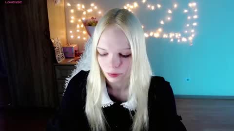 Snapshot of emily_nyaffe chatting on 02/26/25, 11:15 Lia online show from 02/26/25, 11:15