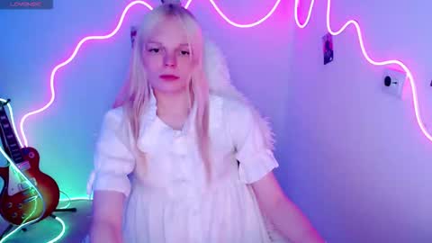 Snapshot of emily_nyaffe chatting on 10/17/25, 11:18 Lia online show from 10/17/25, 11:18