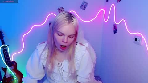 Lia online show from 10/31/25, 01:34