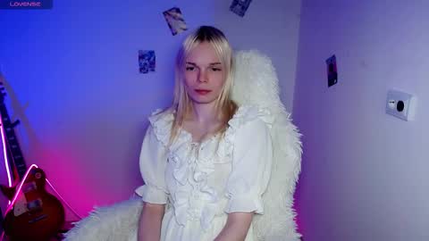 Lia online show from 12/13/25, 09:09