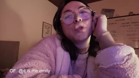 Snapshot of emily_pearl_ chatting on 08/07/26, 07:43 emily_pearl_ online show from 08/07/26, 07:43