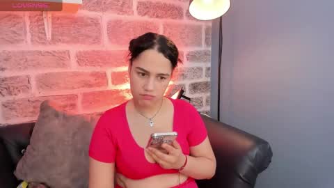 Snapshot of emily_roberts1 chatting on 01/18/25, 03:20 Emily online show from 01/18/25, 03:20