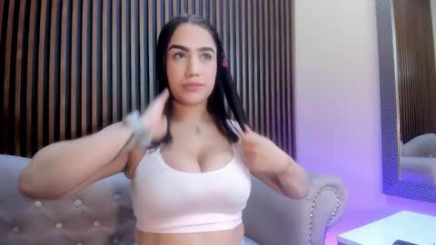 Snapshot of emily_roberts1 chatting on 02/11/25, 04:13 Emily online show from 02/11/25, 04:13