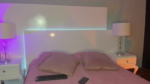 Snapshot of emily_roberts1 chatting on 02/14/25, 12:03 Emily online show from 02/14/25, 12:03