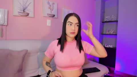 Snapshot of emily_roberts1 chatting on 02/19/25, 12:22 Emily online show from 02/19/25, 12:22