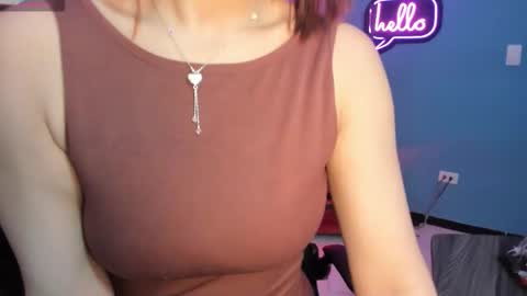 Snapshot of emily_roberts1 chatting on 10/13/25, 04:45 Emily online show from 10/13/25, 04:45