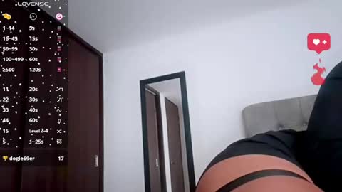 emily_rosse9 online show from 10/31/25, 07:48