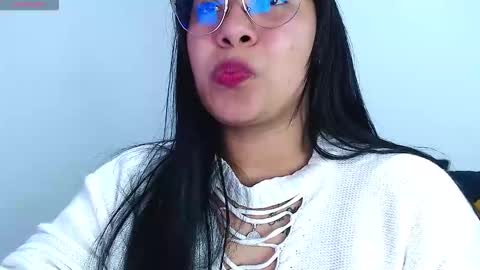 Snapshot of emily_rousee1 chatting on 03/22/26, 03:21 Sofia Gomez online show from 03/22/26, 03:21