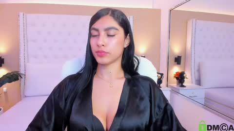 Snapshot of emily_roux chatting on 11/07/25, 04:34 EMILY online show from 11/07/25, 04:34