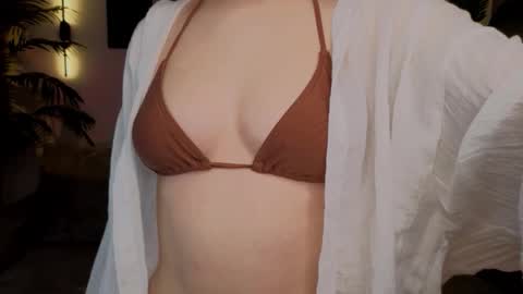 Snapshot of emily_shepard chatting on 10/17/25, 02:04 emily shepard online show from 10/17/25, 02:04