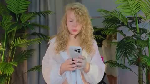 emily shepard online show from 11/18/25, 02:50