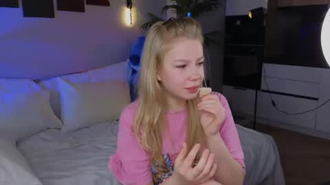 emily shepard online show from 04/22/26, 02:25