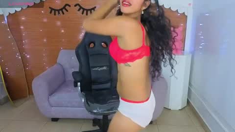 emily_smith_t online show from 04/23/26, 07:49