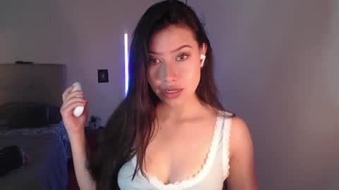 Snapshot of emily_swan_04 chatting on 01/15/25, 03:50 Emily Swan online show from 01/15/25, 03:50