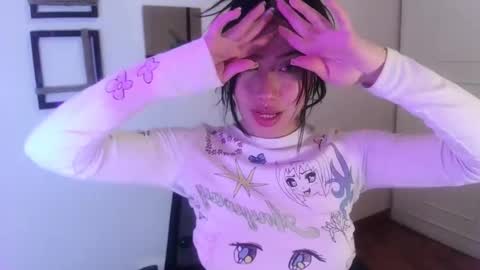 Snapshot of emily_swan_04 chatting on 03/06/25, 05:54 Emily Swan online show from 03/06/25, 05:54