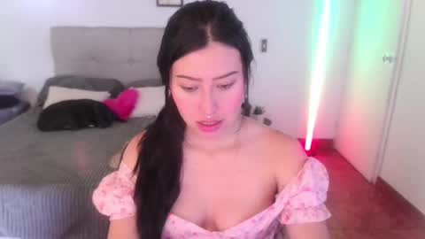 Snapshot of emily_swan_04 chatting on 03/10/25, 05:29 Emily Swan online show from 03/10/25, 05:29