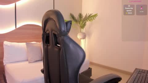 Snapshot of emily_tolson chatting on 11/27/25, 07:05 emily_tolson online show from 11/27/25, 07:05