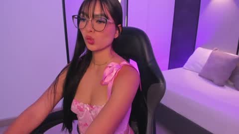 emily_tolson online show from 07/22/26, 08:33