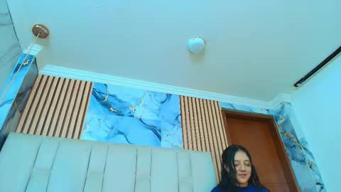 Snapshot of emily_trujillo chatting on 12/17/25, 06:58 Emily Trujillo online show from 12/17/25, 06:58