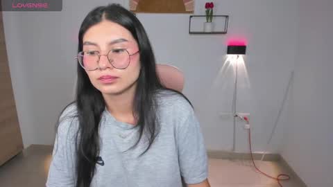 Snapshot of emily_villamil_ chatting on 05/05/26, 09:23 Emi online show from 05/05/26, 09:23