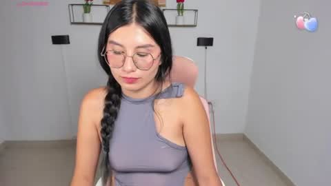 Snapshot of emily_villamil_ chatting on 06/30/26, 10:44 Emi online show from 06/30/26, 10:44